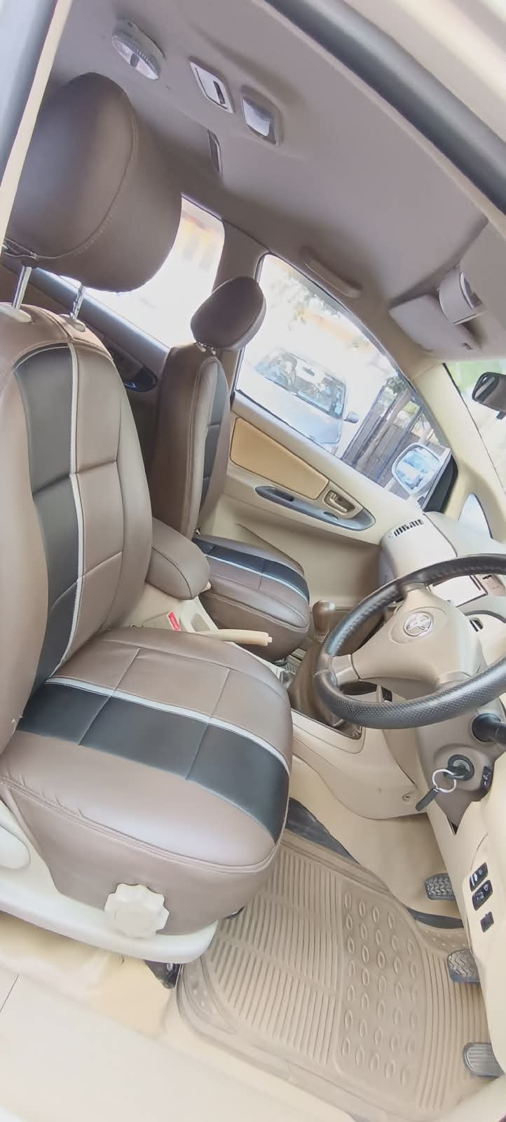 TOYOTA INNOVA