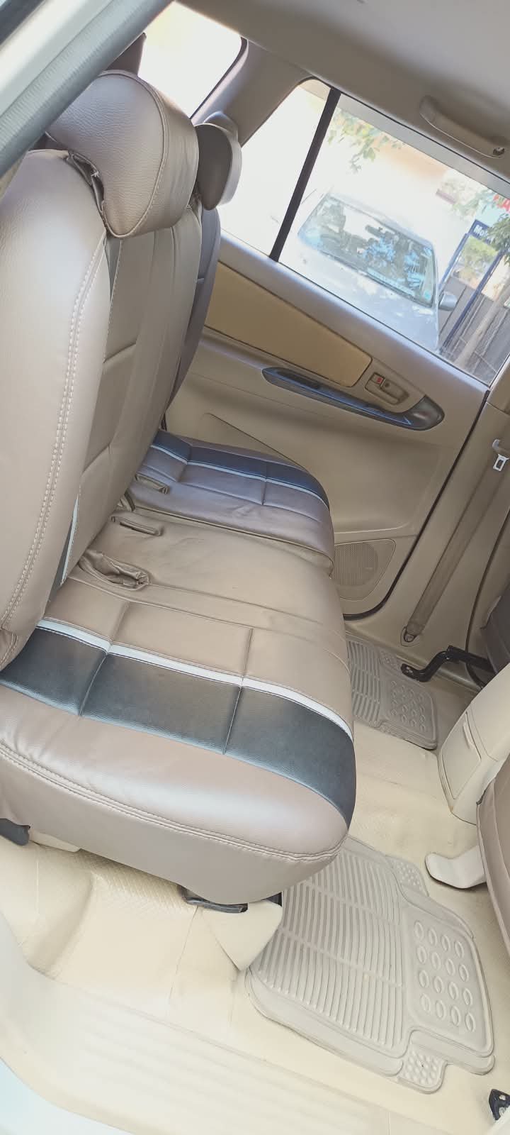 TOYOTA INNOVA