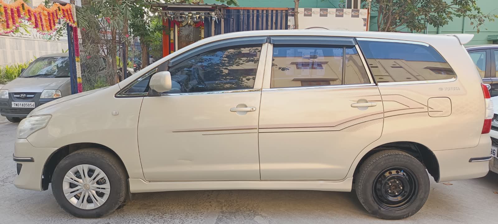 TOYOTA INNOVA