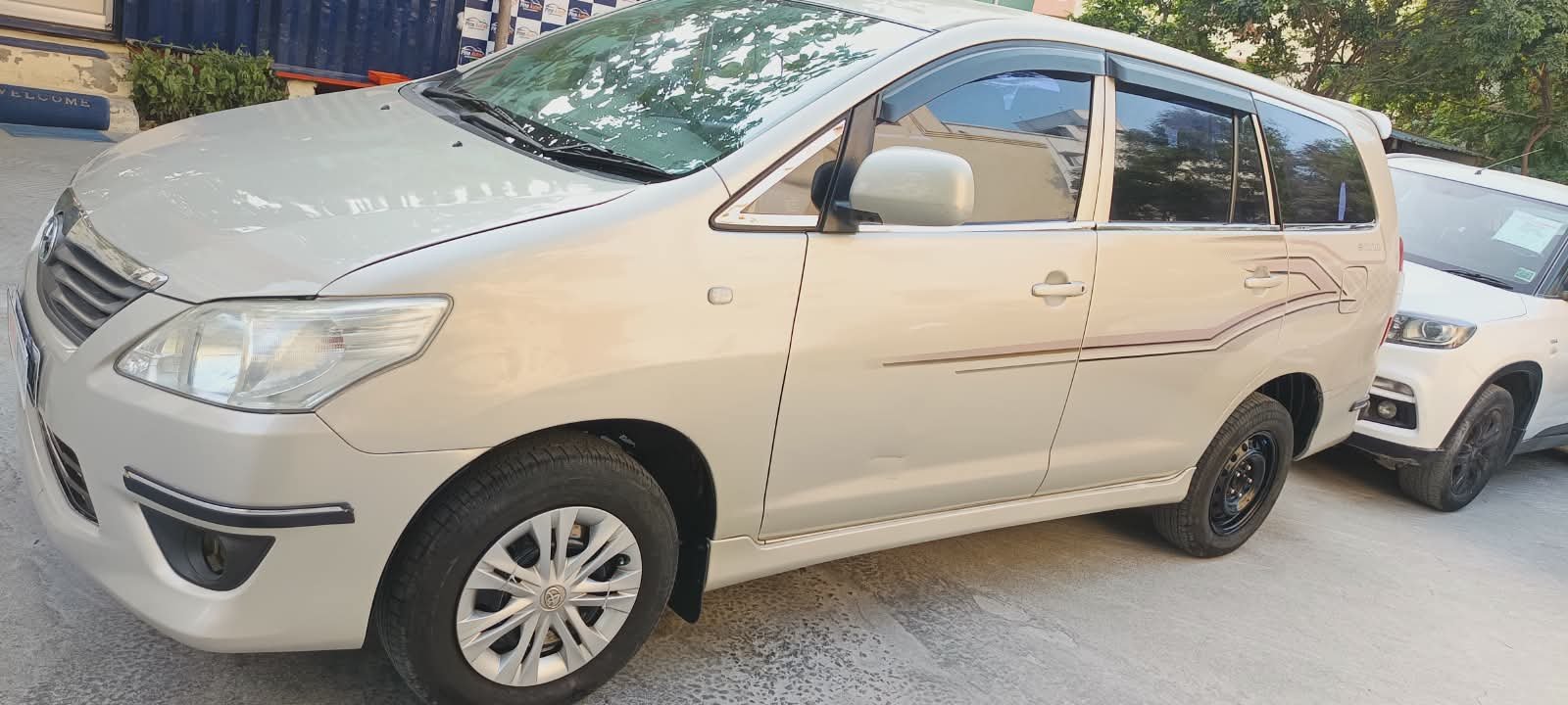 TOYOTA INNOVA