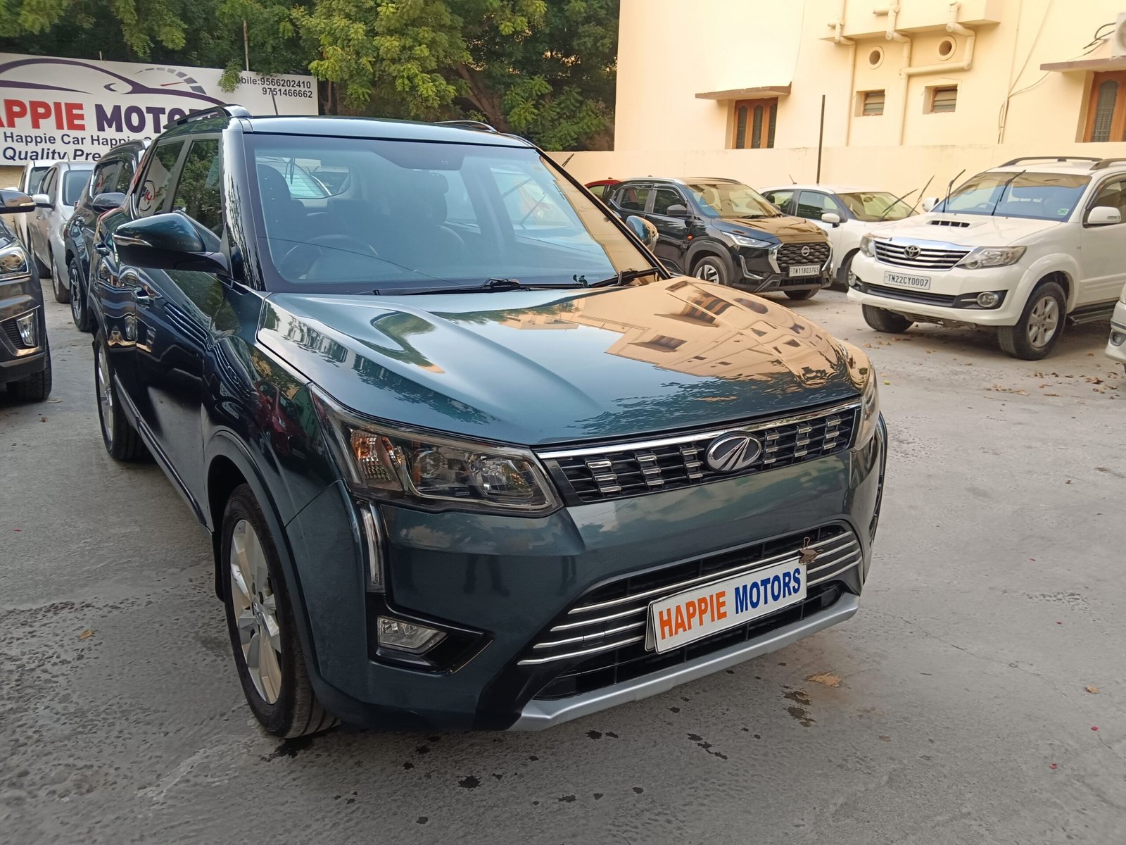 MAHINDRA XUV 300