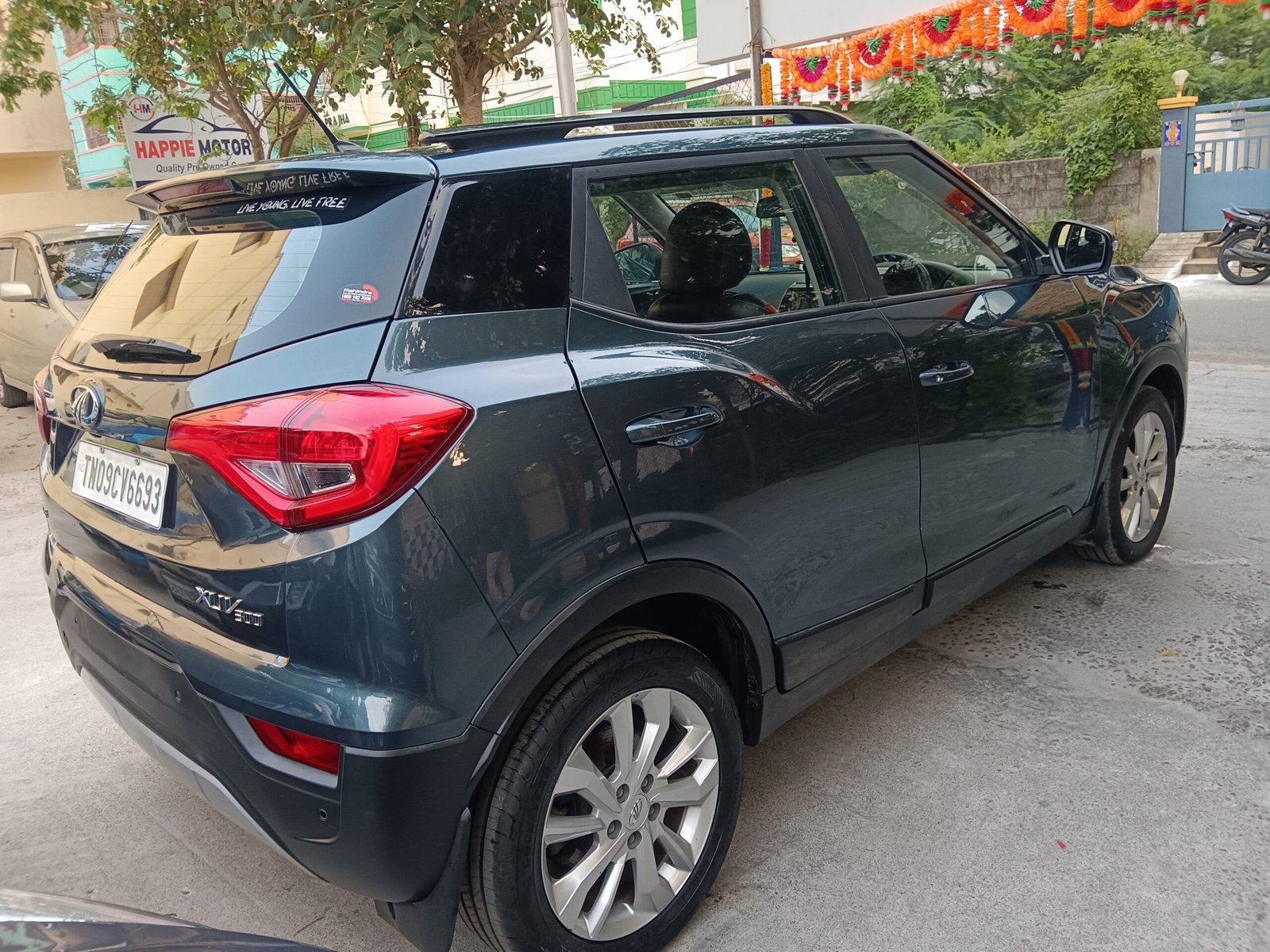 MAHINDRA XUV 300