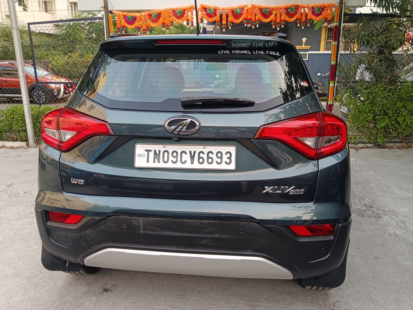 MAHINDRA XUV 300