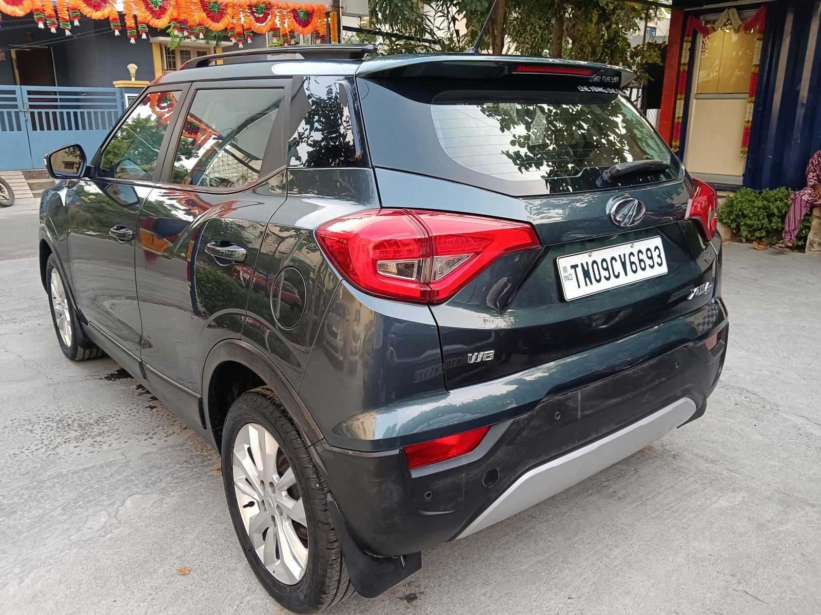 MAHINDRA XUV 300